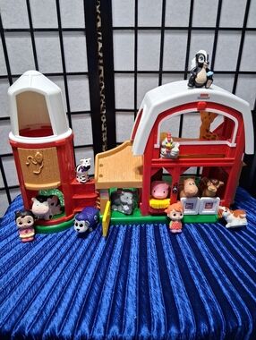 Fisher-Price Red, White and Green Barn Playset with Animal Figures